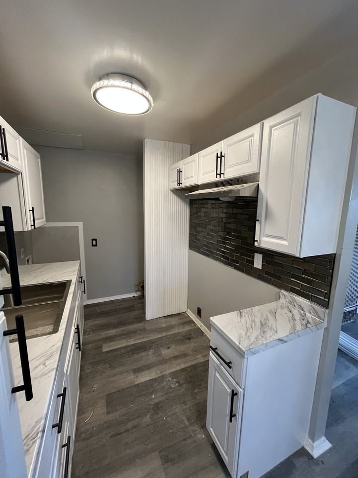 2414 Hancock Ave #2418 - Photo 3 of 9