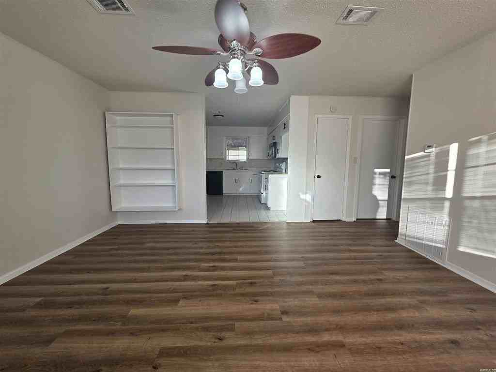 600 Witts Dr #1 - Photo 2 of 18