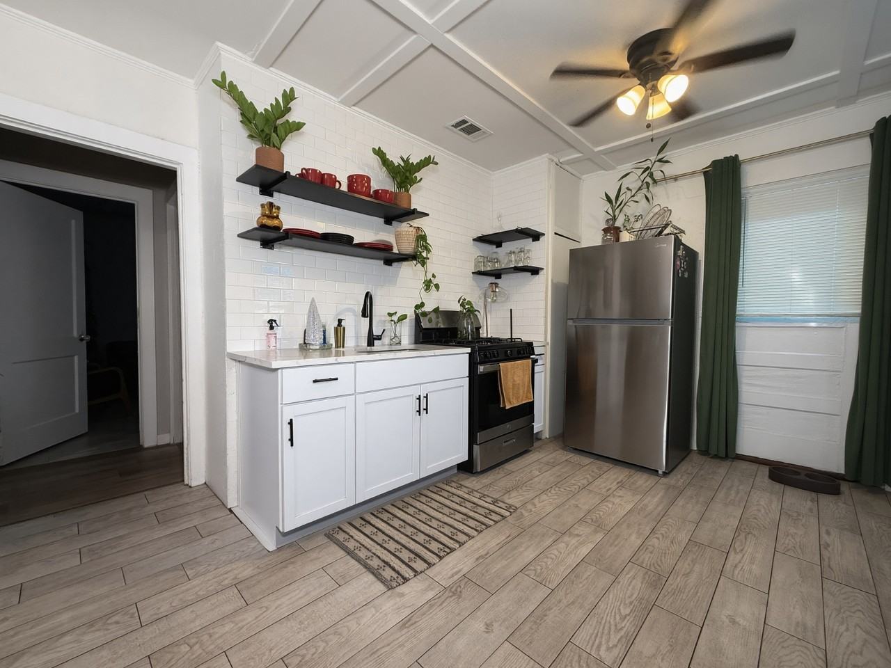 504 W Gandy St #1 - Photo 6 of 13