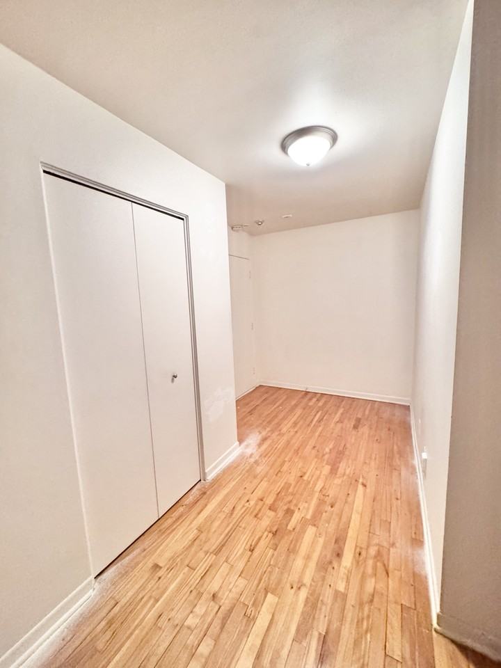 535 33e Avenue #111 - Photo 6 of 8