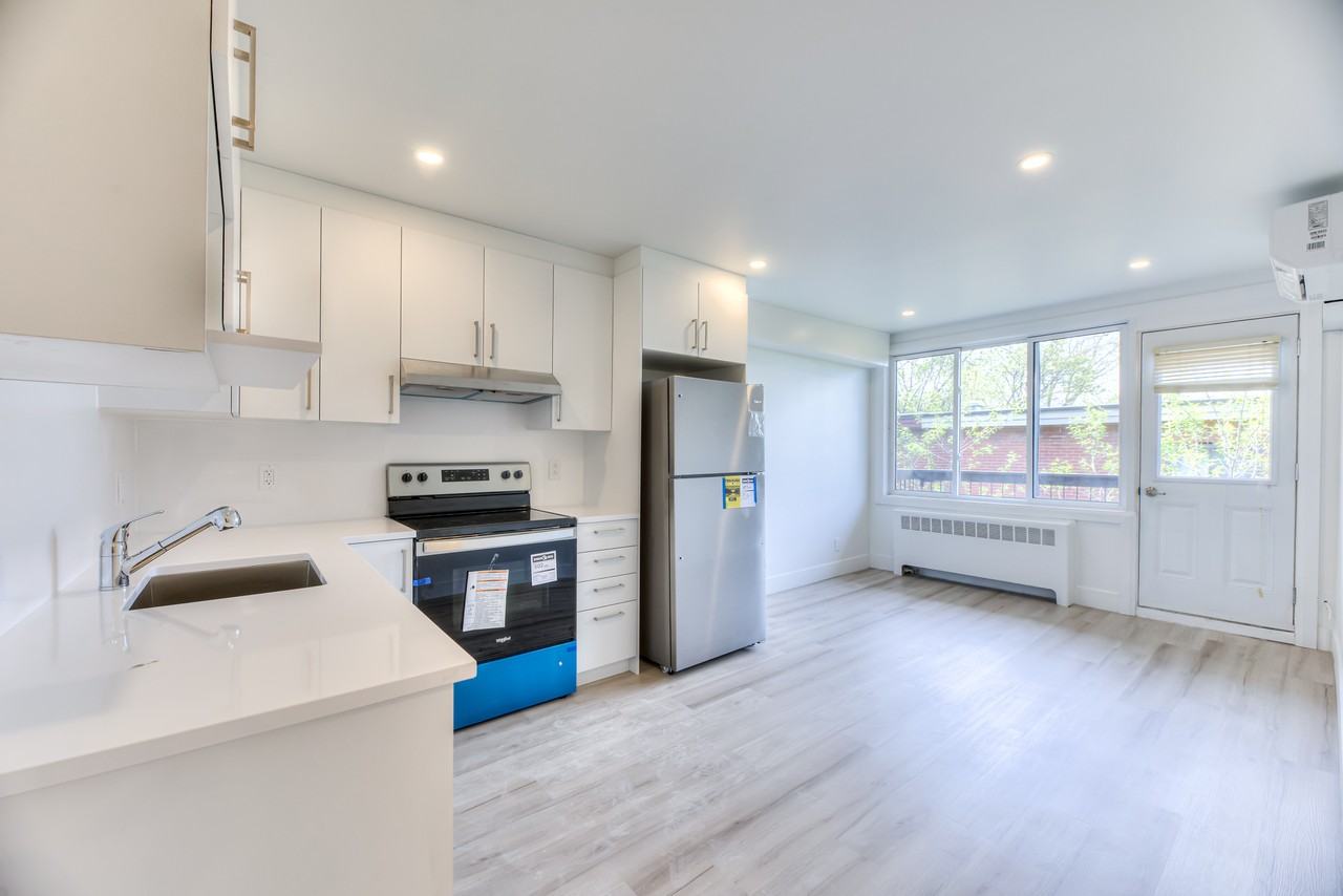 2660 Rue Goyer #204 - Photo 4 of 11