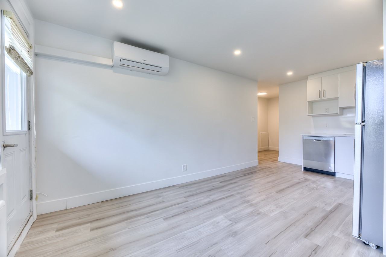 2660 Rue Goyer #204 - Photo 5 of 11