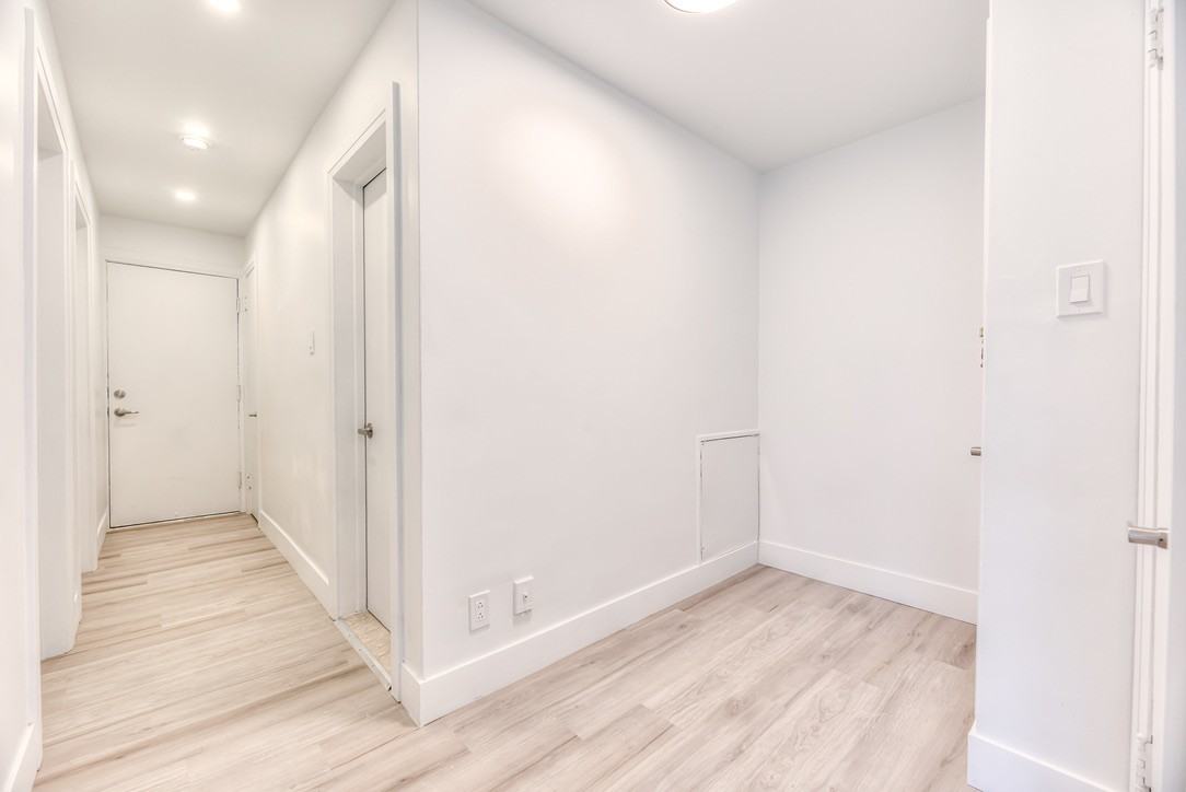 2660 Rue Goyer #204 - Photo 7 of 11