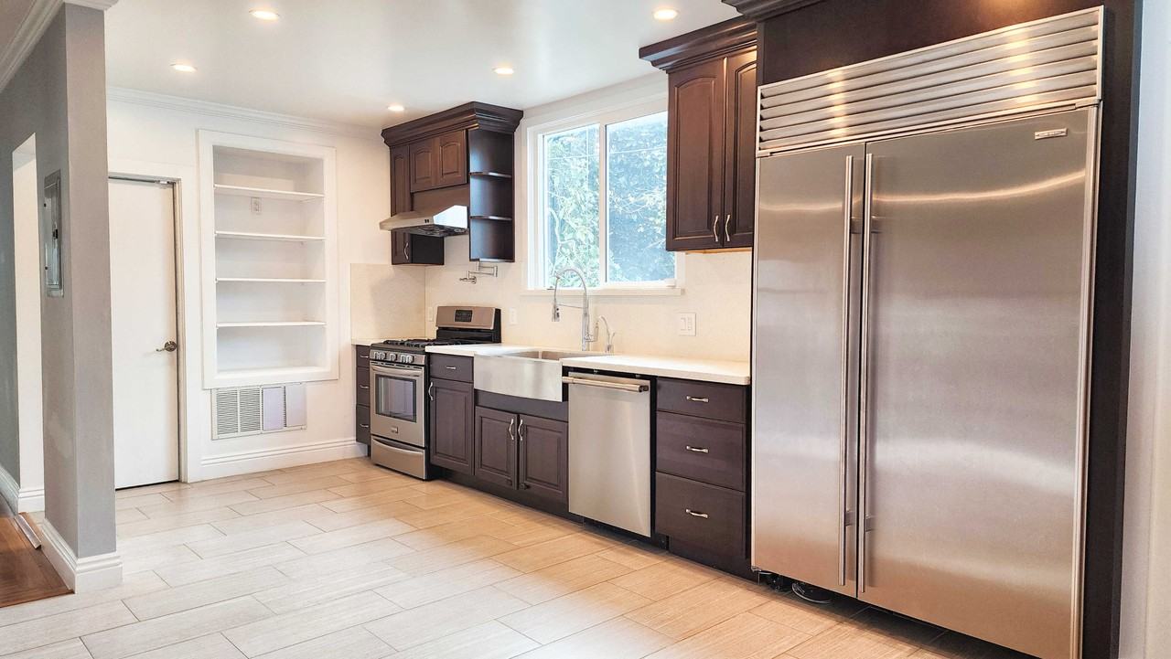 431 Bacon St - Photo 2 of 10