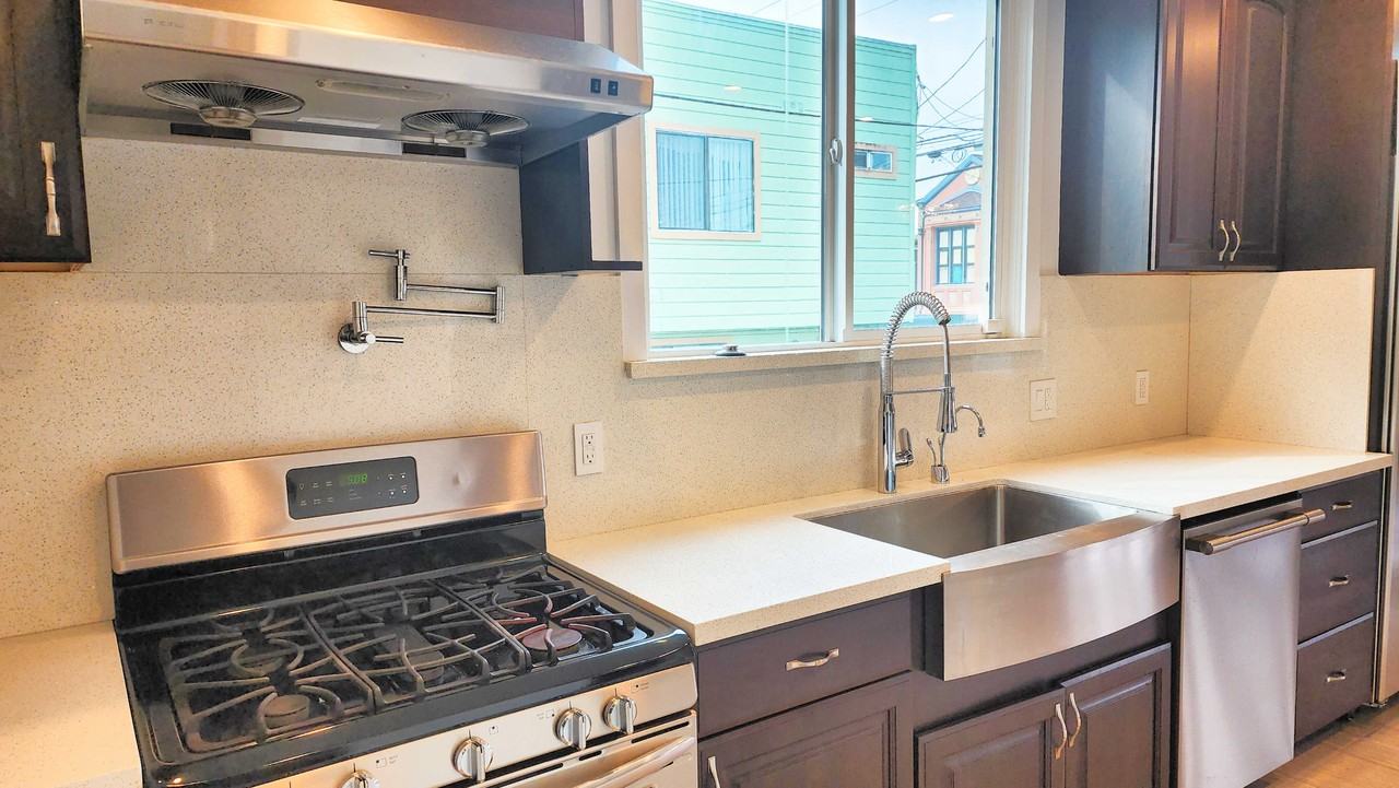 431 Bacon St - Photo 3 of 10