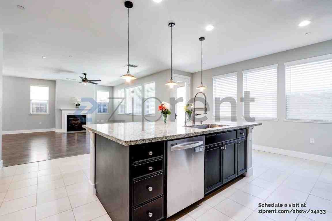 1125 Berkshire Dr - Photo 5 of 20