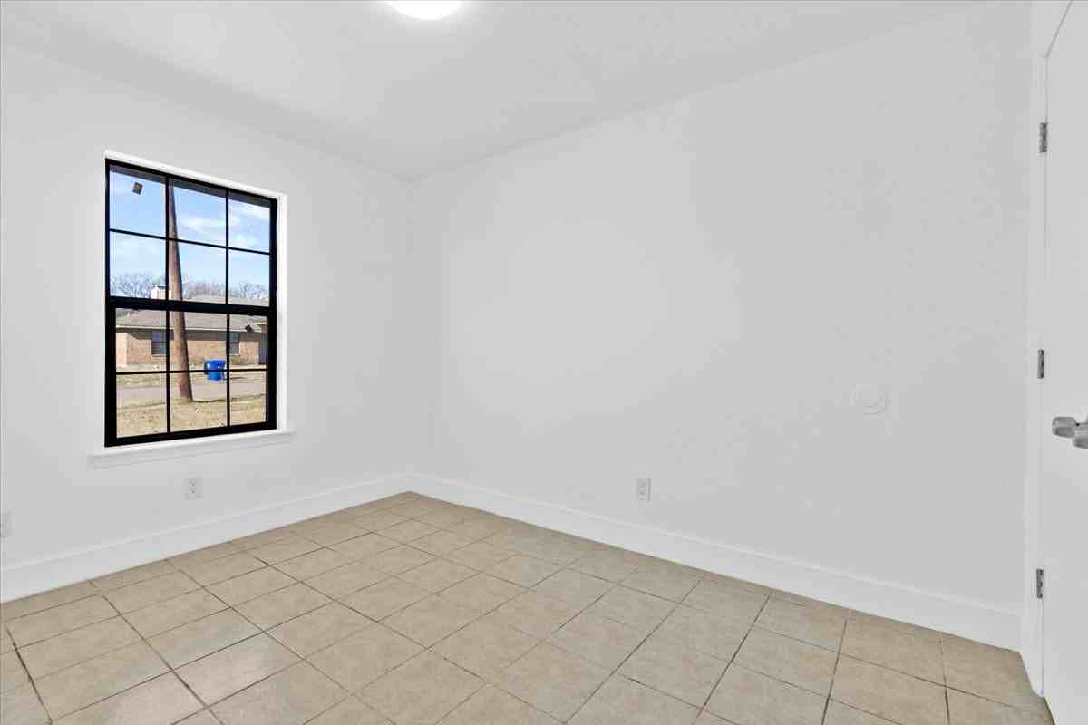 2828 Cottonwood Lane - Photo 4 of 20