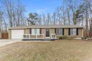 featured image of 2400 Parkhighland Ct