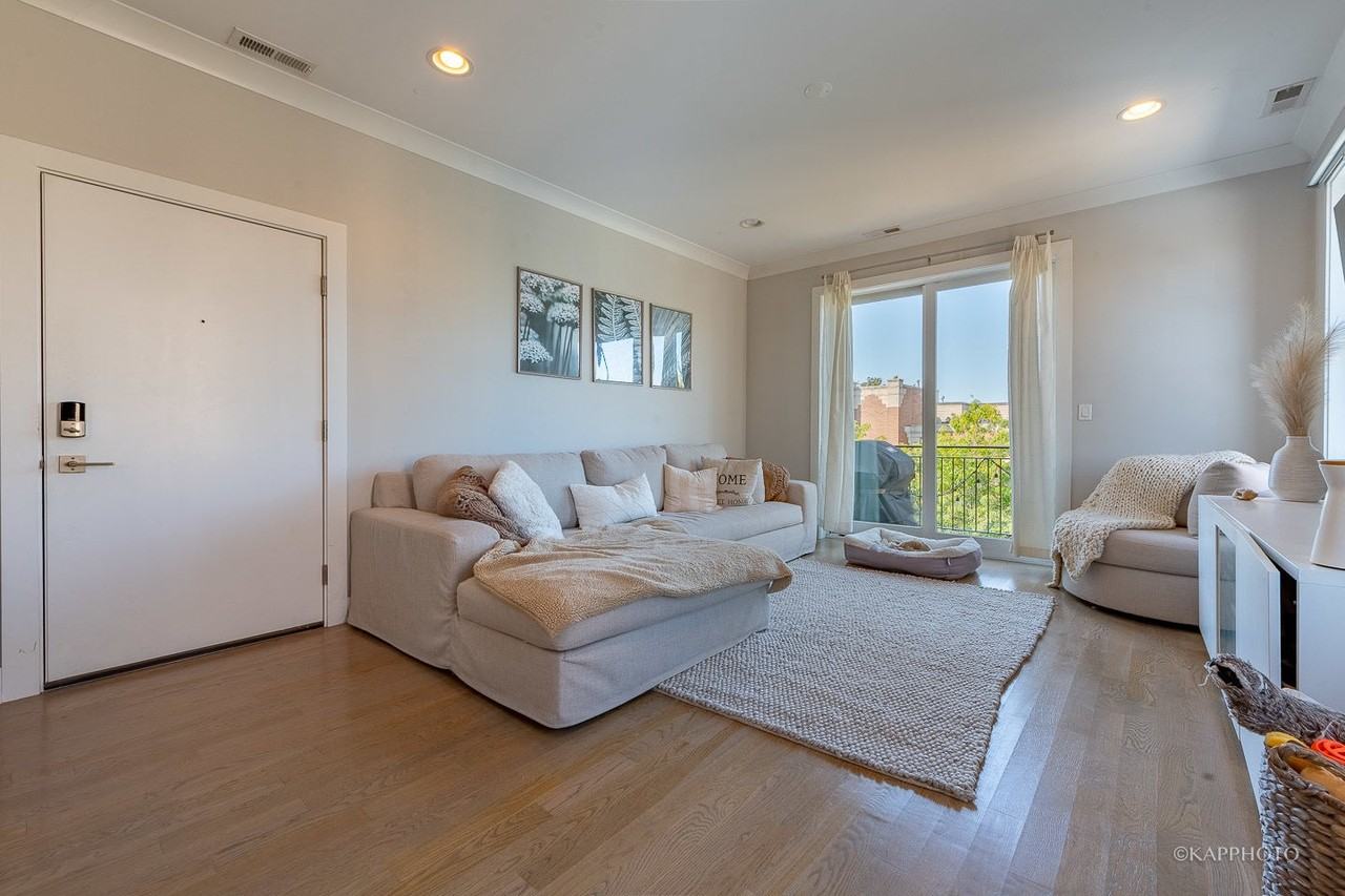 457 N Aberdeen St - Photo 3 of 27