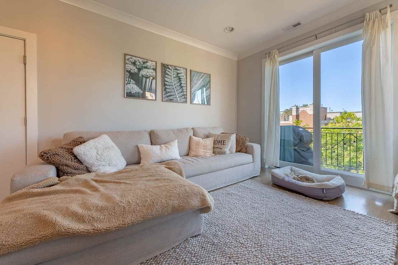 457 N Aberdeen St - Photo 4 of 27