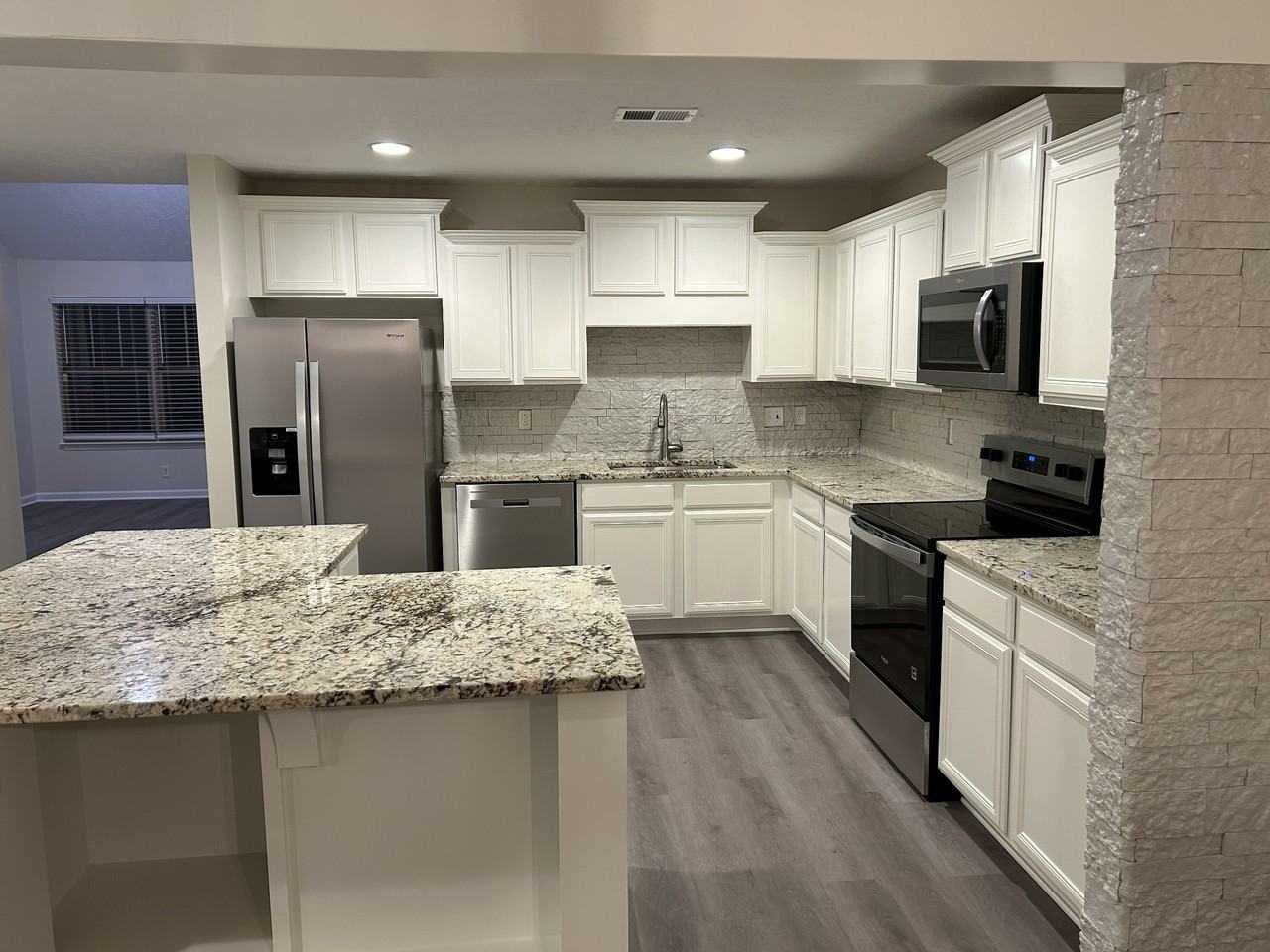 905 Thunder Gulch Way - Photo 4 of 14