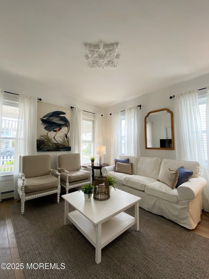 22 Embury Ave - Photo 3 of 14