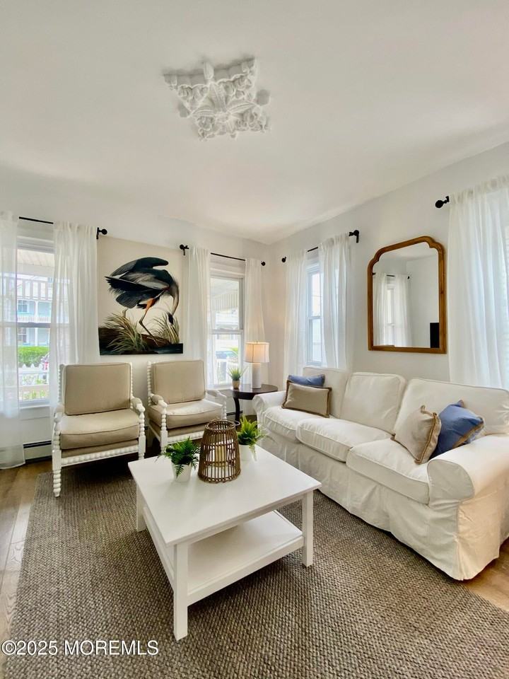 22 Embury Ave - Photo 5 of 14