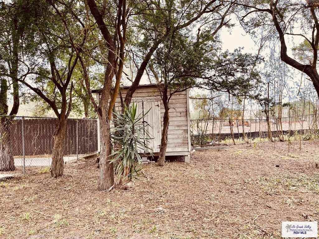 901 Lakeside Blvd - Photo 2 of 22