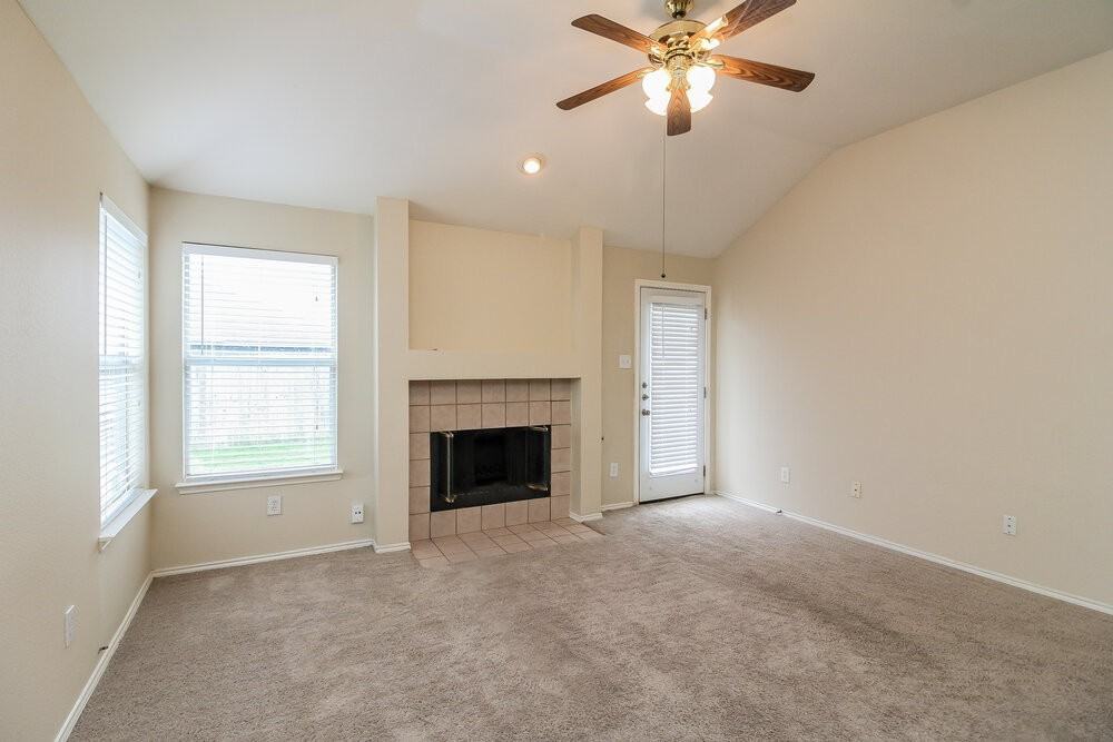 2807 N Hampton Dr - Photo 2 of 15