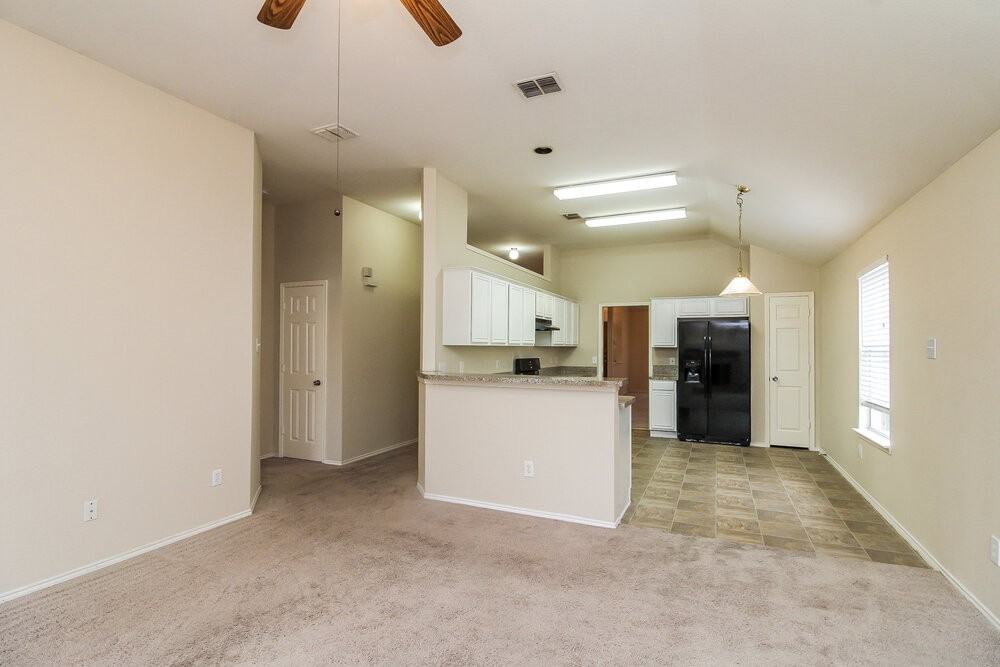 2807 N Hampton Dr - Photo 3 of 15