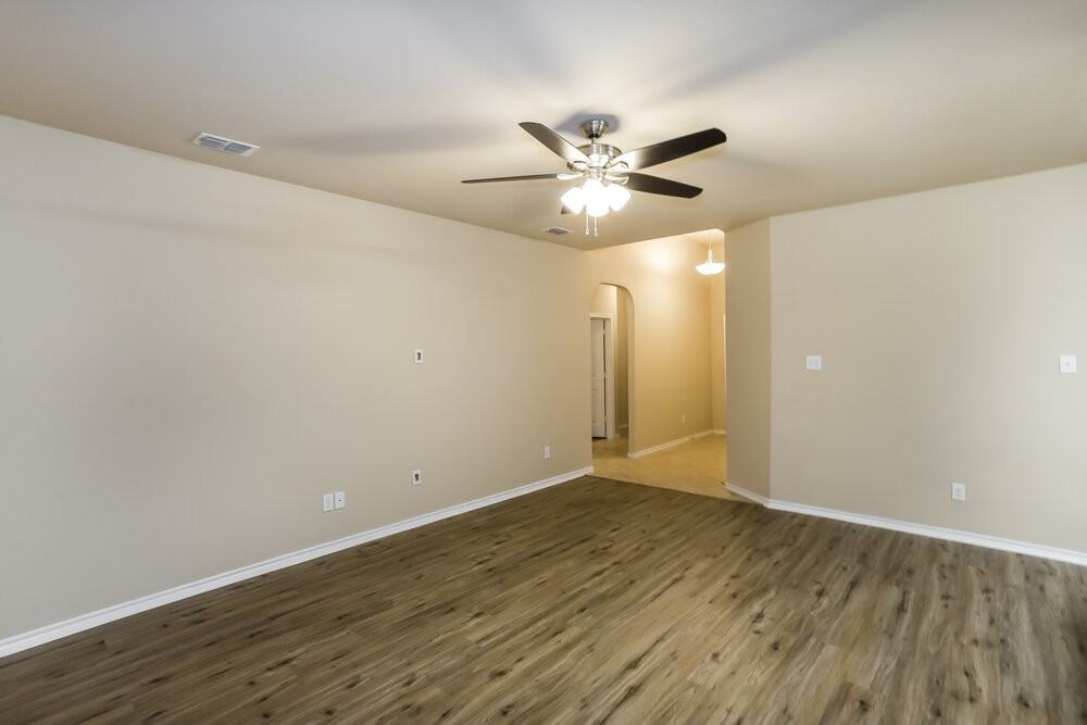 314 Fairgrounds Ln - Photo 5 of 19