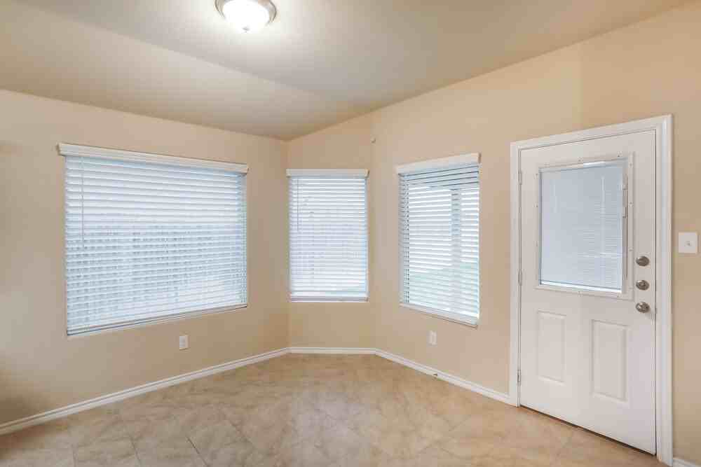 314 Fairgrounds Ln - Photo 6 of 19