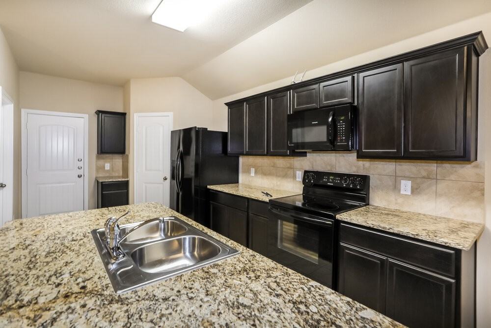 314 Fairgrounds Ln - Photo 7 of 19