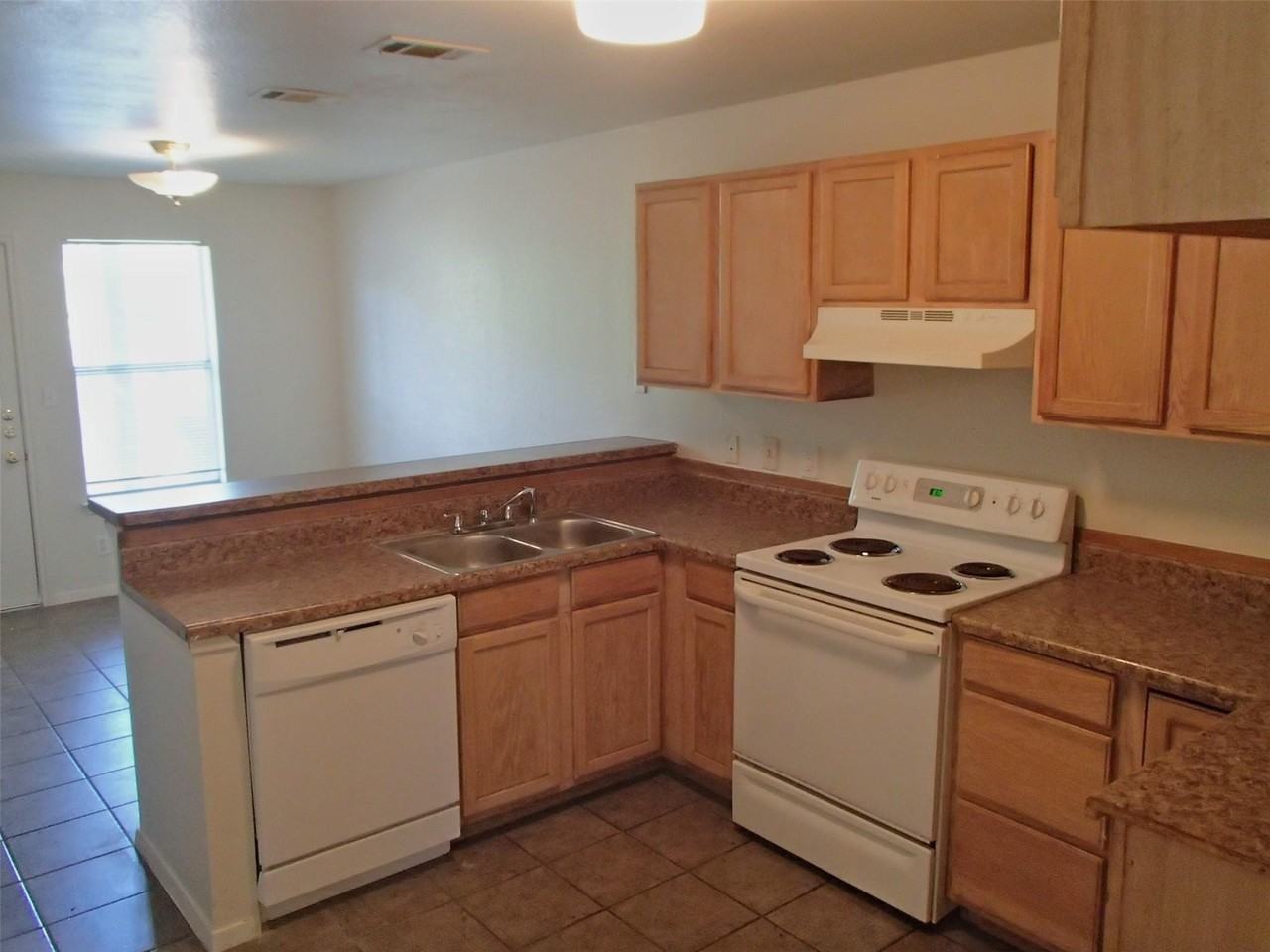 2202 Katy Ln Unit A - Photo 3 of 9