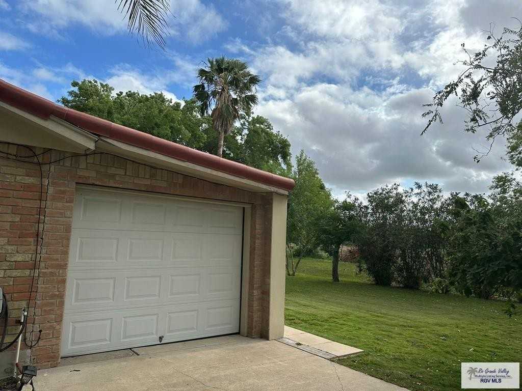 1105 Tesoro Ave - Photo 3 of 26