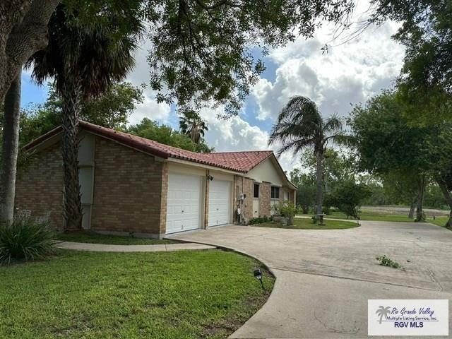 1105 Tesoro Ave - Photo 4 of 26