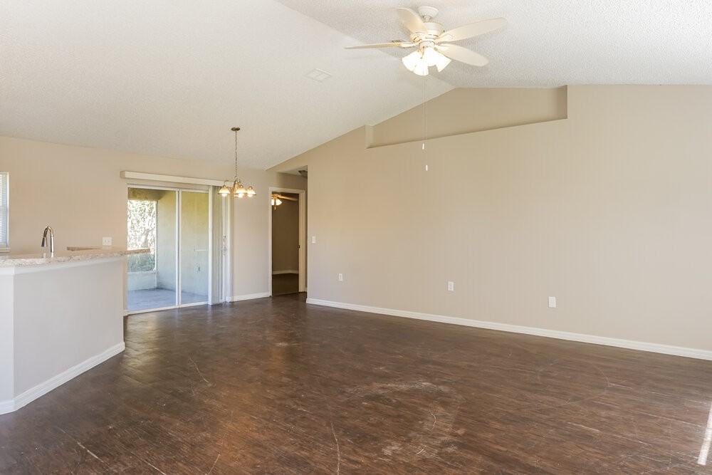 3164 N Covington Dr - Photo 3 of 16