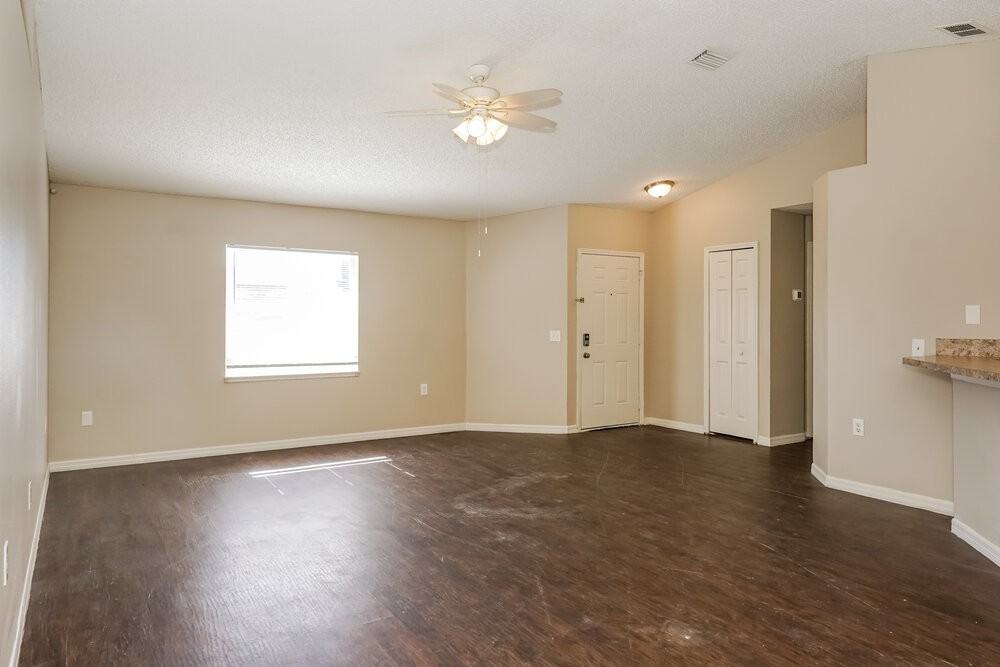 3164 N Covington Dr - Photo 4 of 16