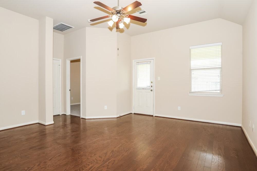 18306 Paige Terrace Ct - Photo 4 of 16