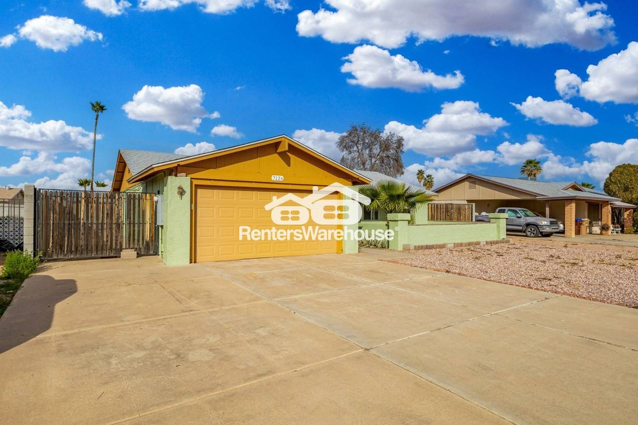 7126 W Hatcher Rd - Photo 2 of 28