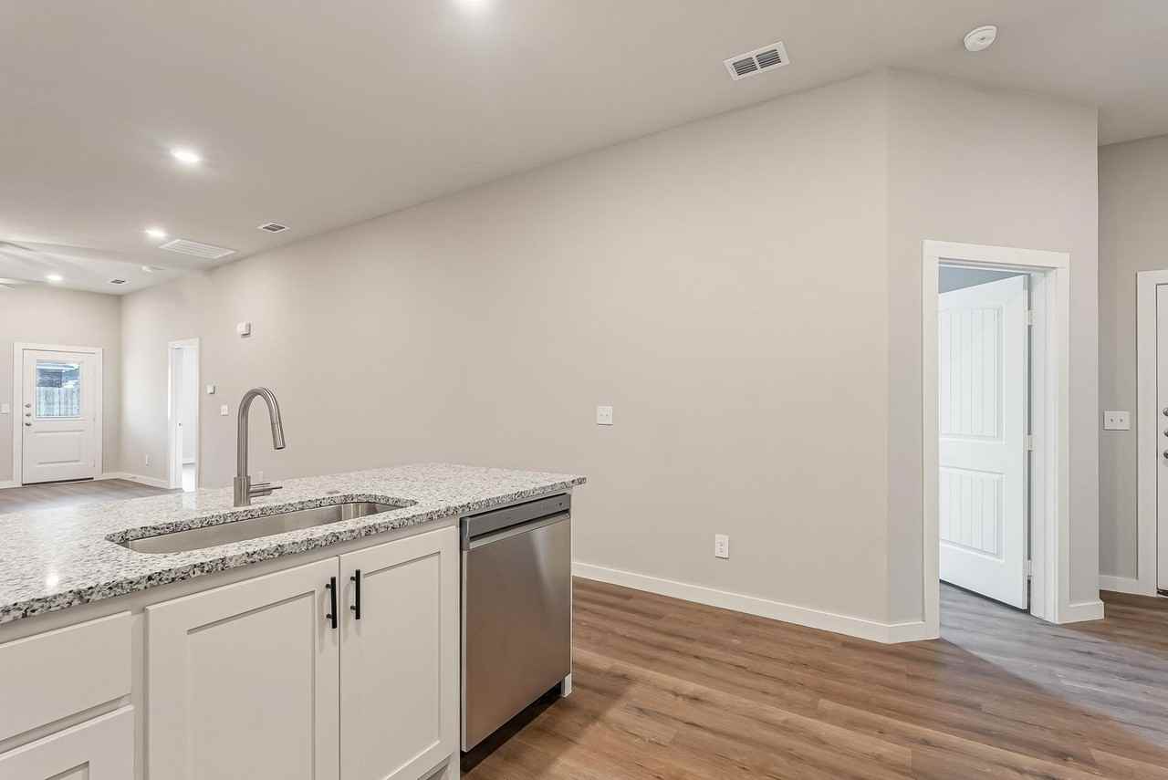 1338 E 96th St - Photo 5 of 36