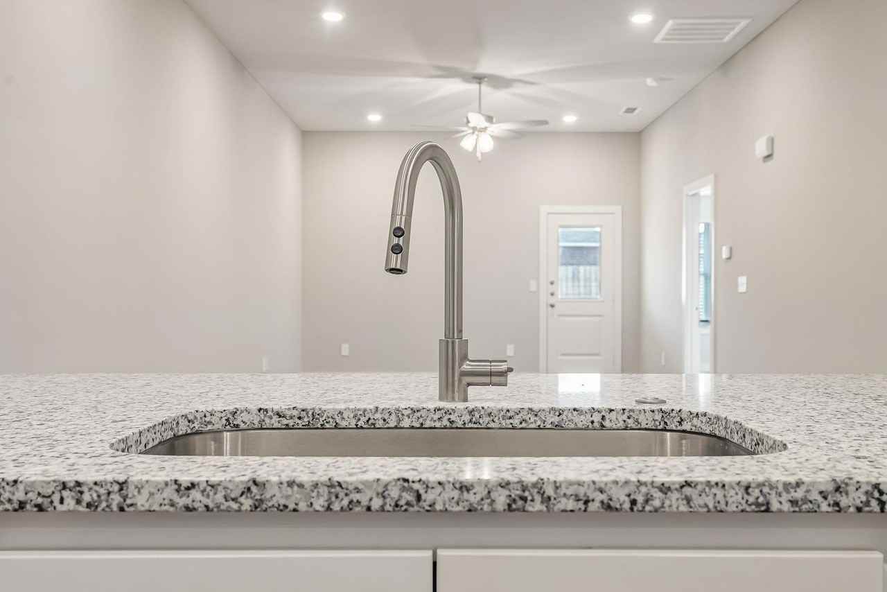 1338 E 96th St - Photo 6 of 36