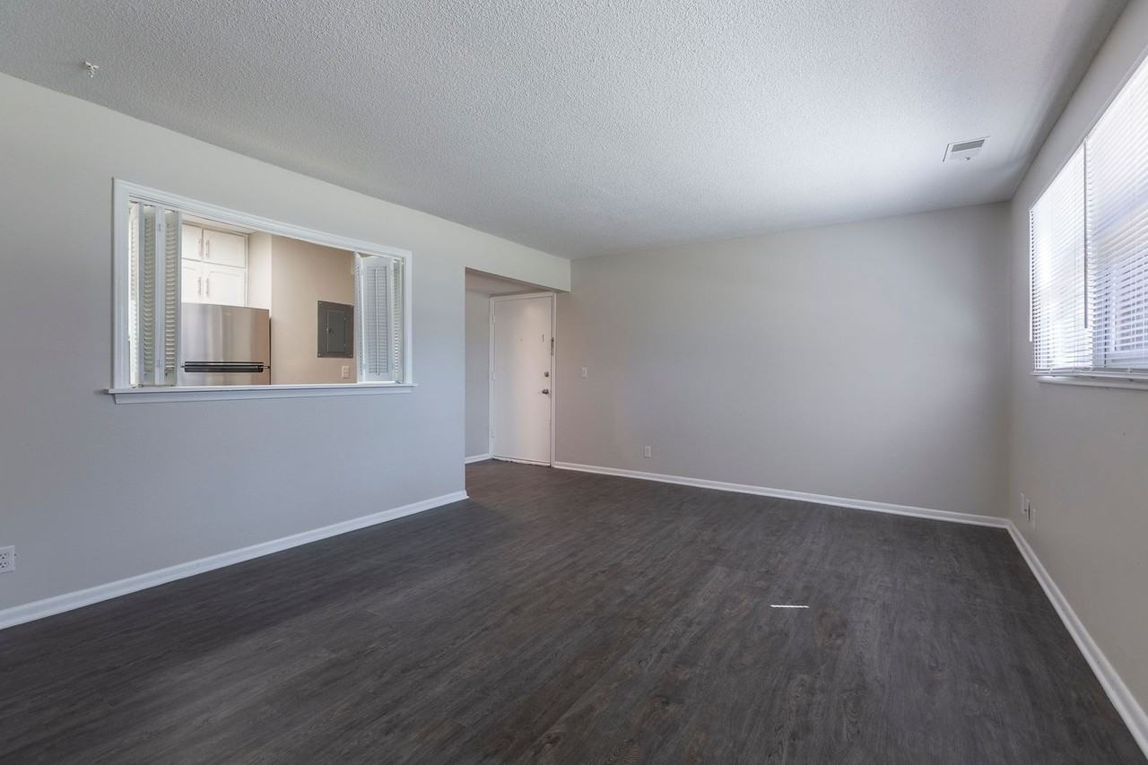Oak Ridge Apartments in Millard - Photo 4 of 13