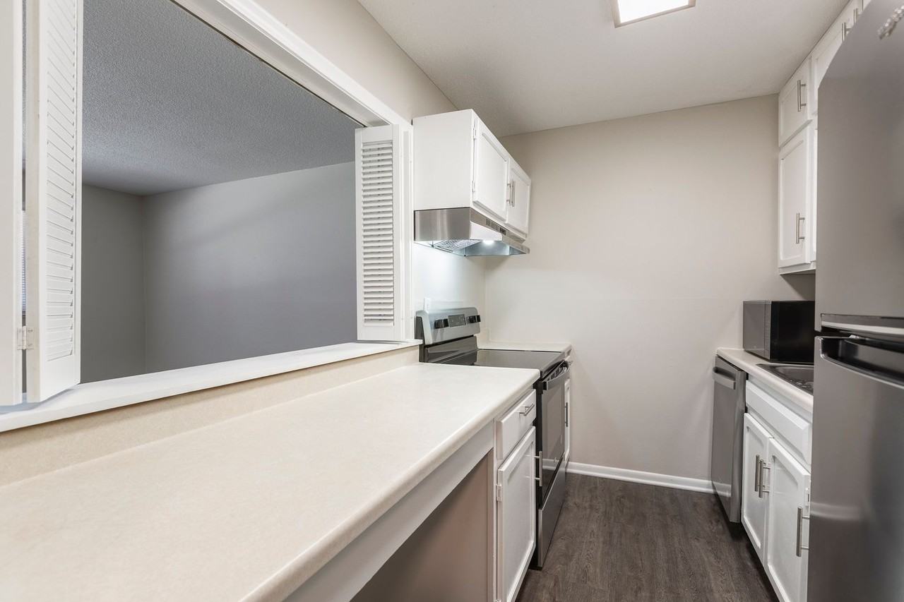 Oak Ridge Apartments in Millard - Photo 6 of 13