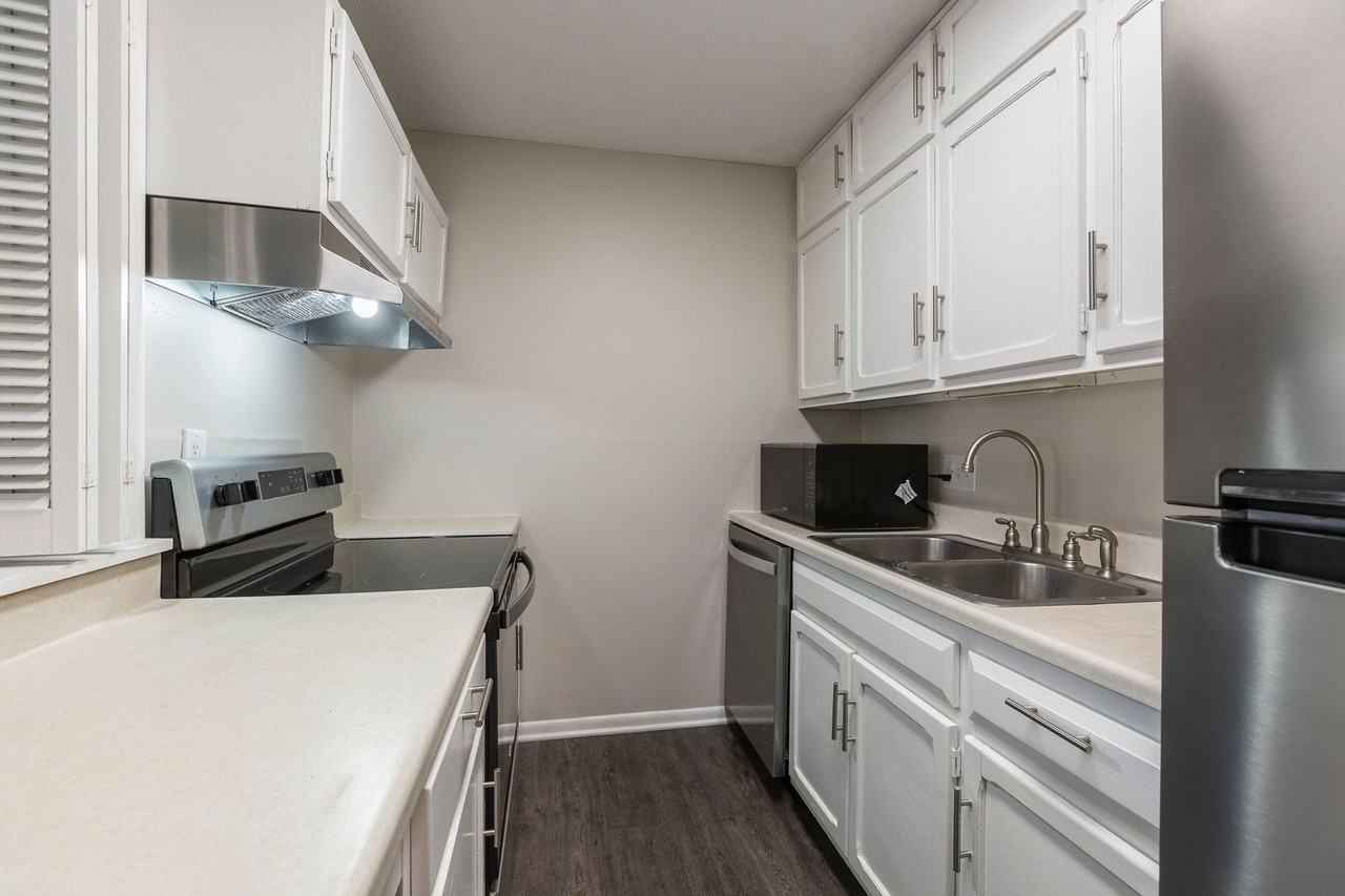 Oak Ridge Apartments in Millard - Photo 7 of 13