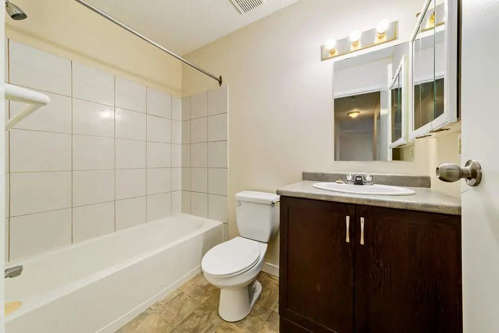 Canada West Courts - Photo 7 of 17