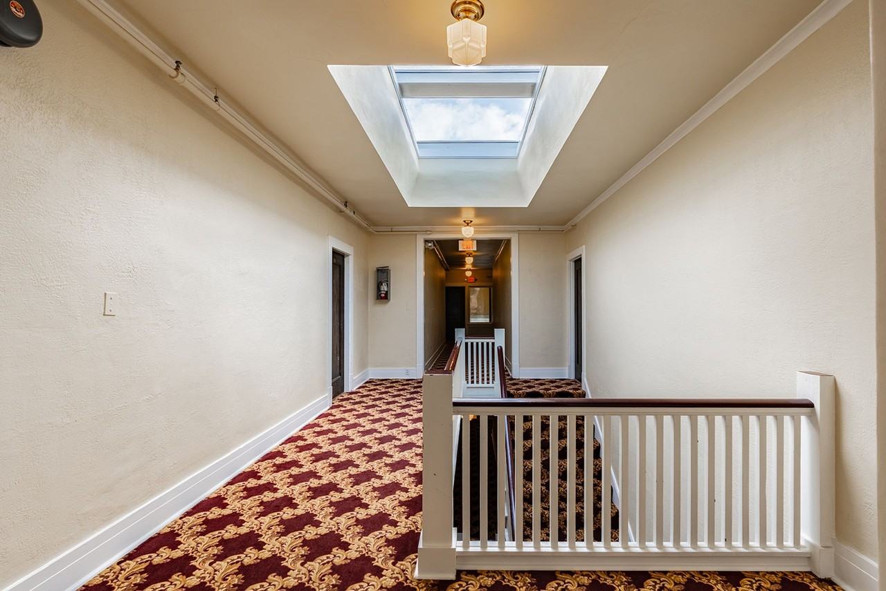 Carlyle Apartments - Photo 3 of 8