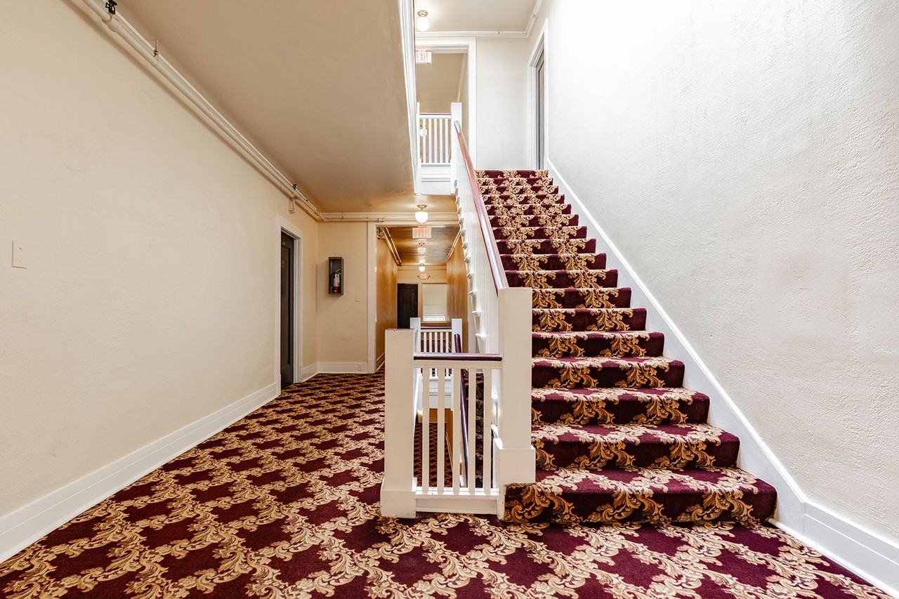 Carlyle Apartments - Photo 7 of 8