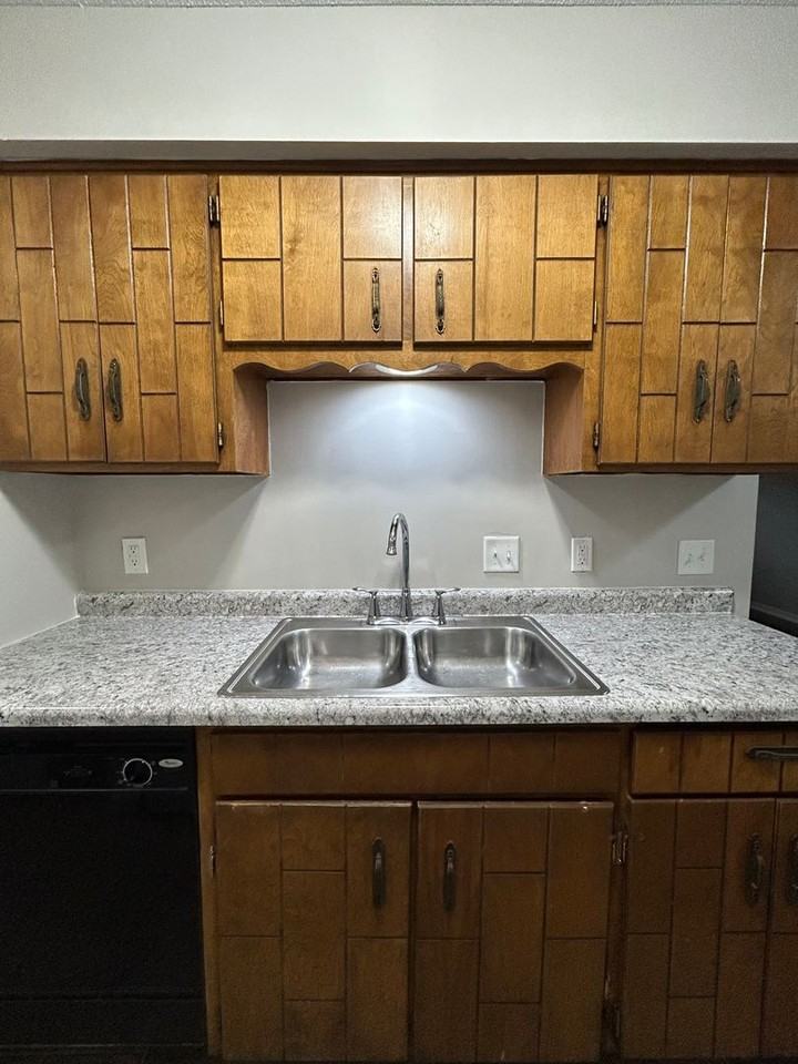 Hillside Park Rentals (4730 N. 61st St.) - Photo 7 of 40