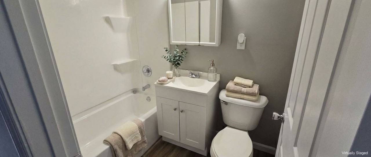 OAK TERRACE APARTMENTS - Photo 4 of 6