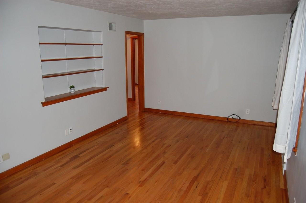 2410 Winthrop Rd - Photo 3 of 26