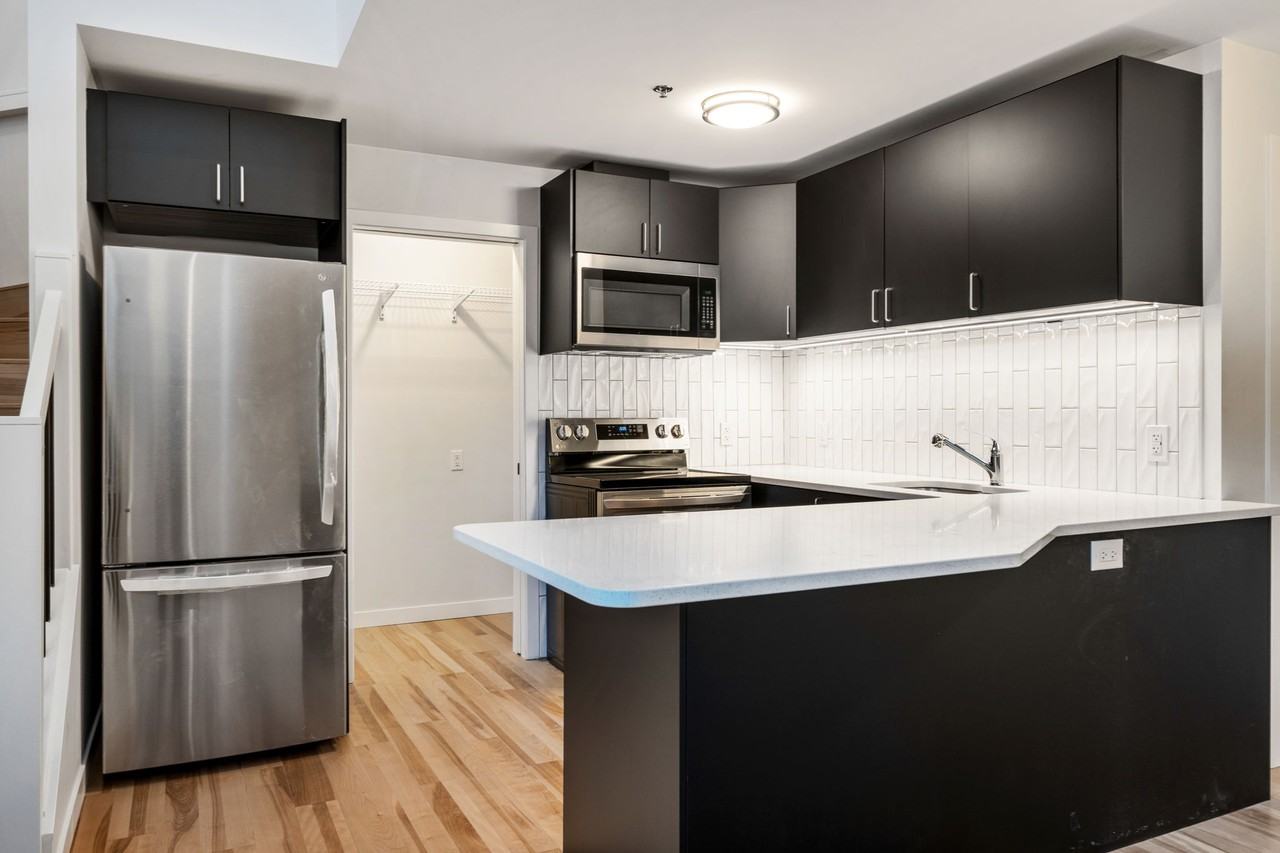 260 Wellington Cres - Photo 5 of 39