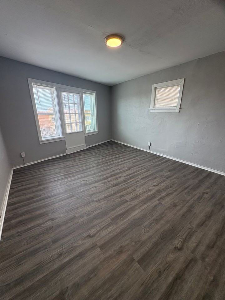 Pasadena Apartments - Photo 2 of 11