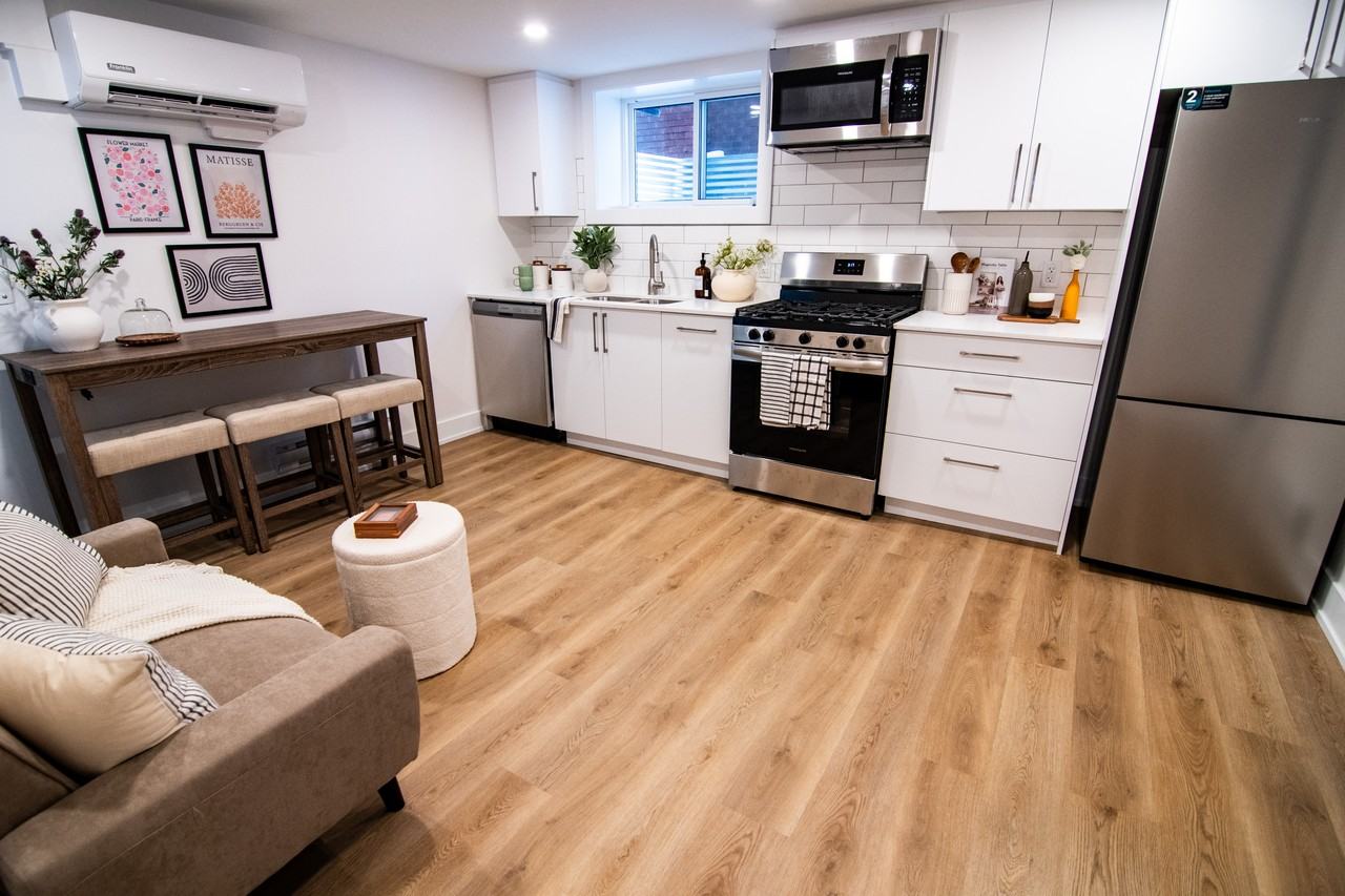 142 Living - Photo 4 of 50