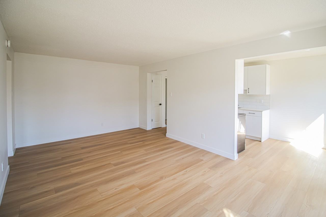 Devonshire - 10630 108th - Photo 7 of 22