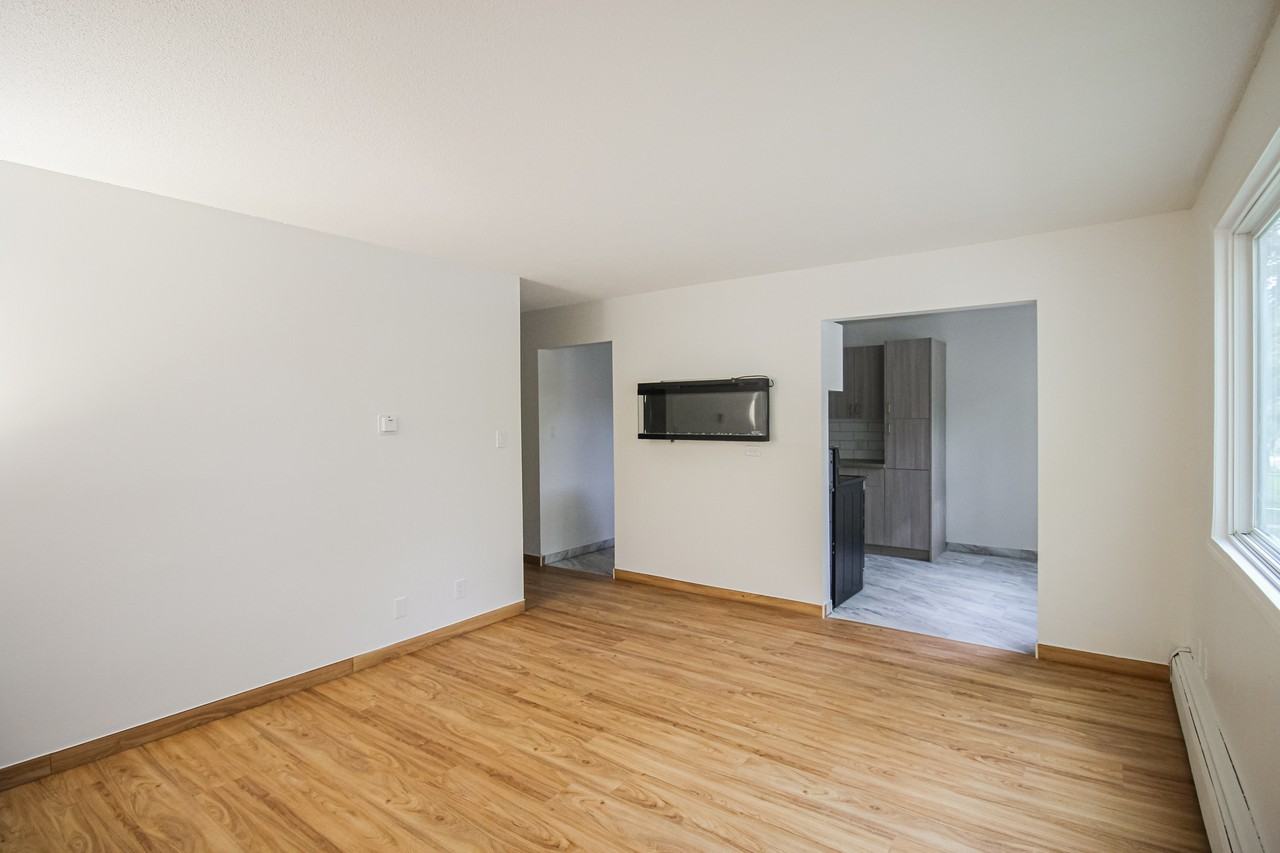 Madison Place - 11836 89th - Photo 6 of 23