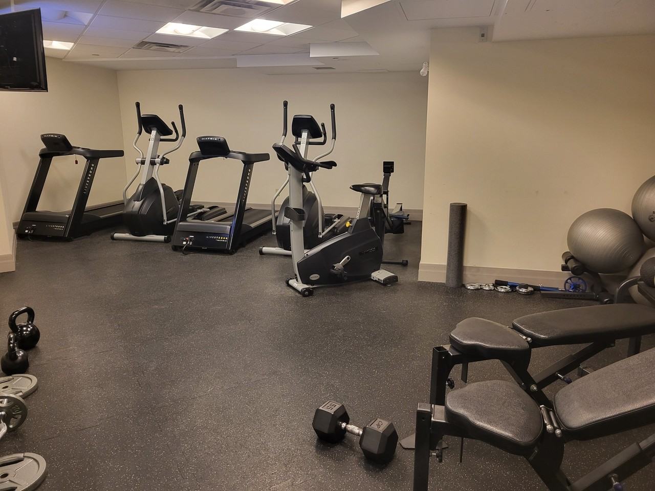 808 Bronson Ave. - Photo 6 of 9