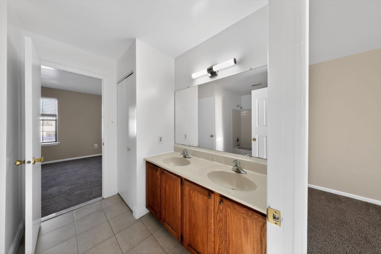 54 Ruth Rd - Photo 5 of 30