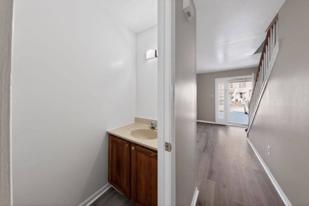 54 Ruth Rd - Photo 6 of 30