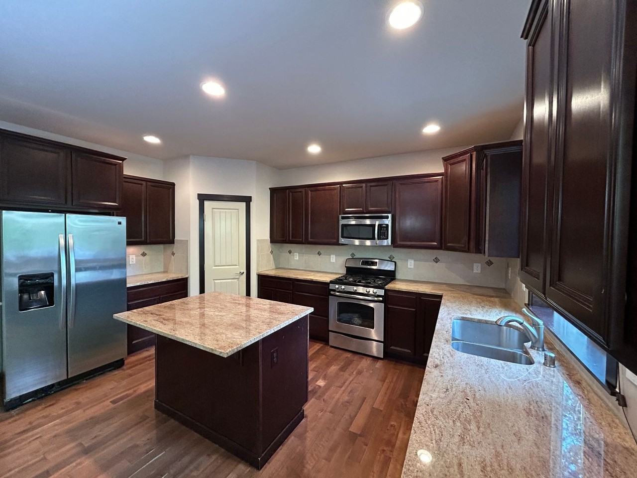 1509 196th St Sw - Photo 2 of 14